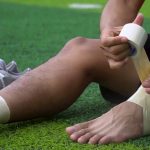 Triệu chứng và cách chữa đau cổ chân khi đá bóng